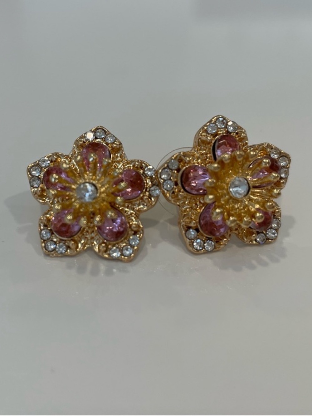 Gold-Tone Pink Floral Crystal Stud Earrings nwot - Picture 1 of 2